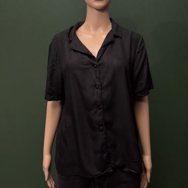 Blusa nera a maniche corte