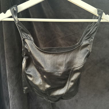 Haut corset en satin noir