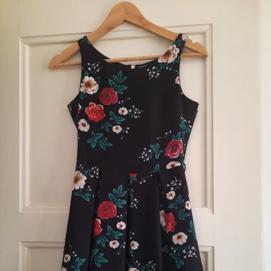 Elegantes kurzes Kleid