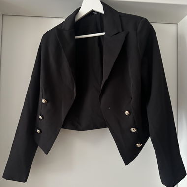 Black cropped blazer