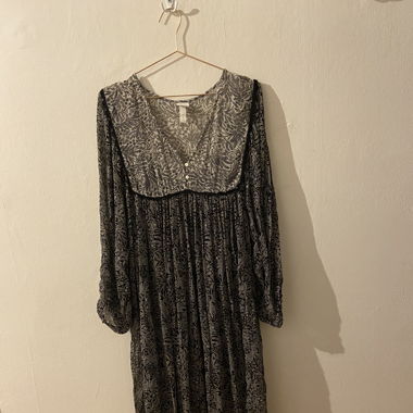Langes Kleid mit floralem Muster