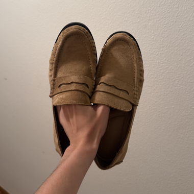 Beige Wildleder-Mokassins