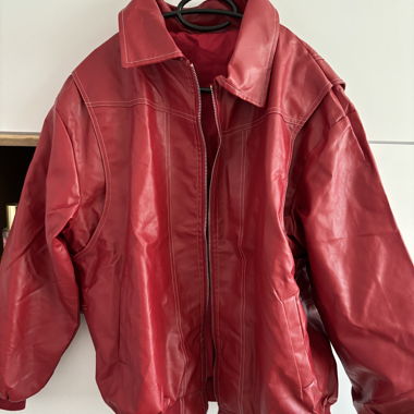 giacca in pelle rossa