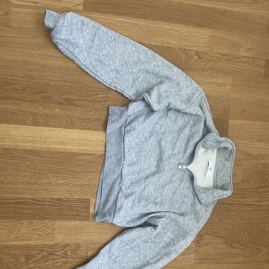 Grauer Copped Pulli