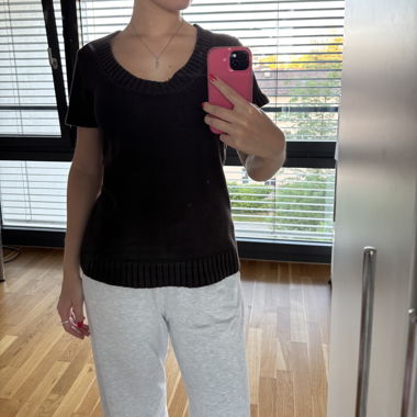 T-shirt in maglia marrone scuro
