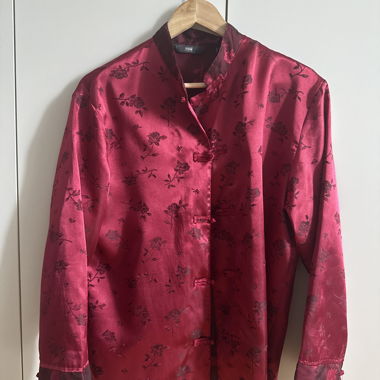 Top rosso in stile asiatico