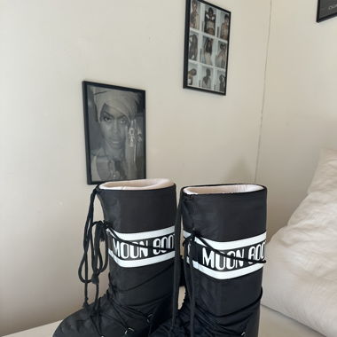Moon Boots
