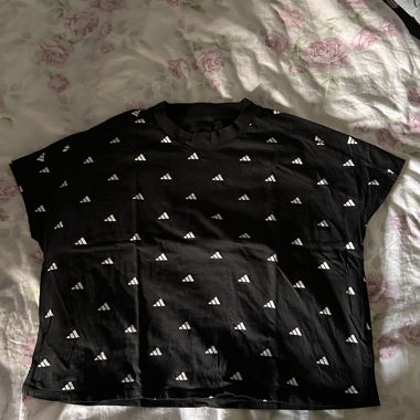Adidas T-Shirt