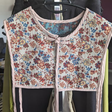 Gilet floreale ispirato al vintage