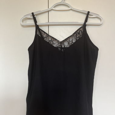 Top nero in pizzo
