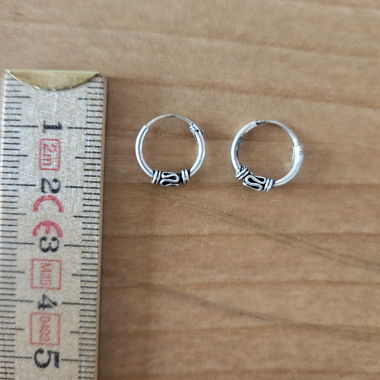 Petites boucles d'oreilles