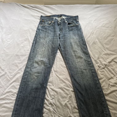 Blaue Levis Jeans