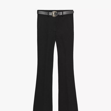 Schwarze Hosen mit Gürtel