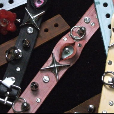 GOTHIC NACKEN BELTS - BLUTTROPFEN DESIGN