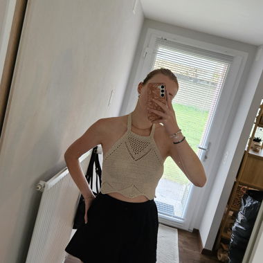 Beige backless crop top S