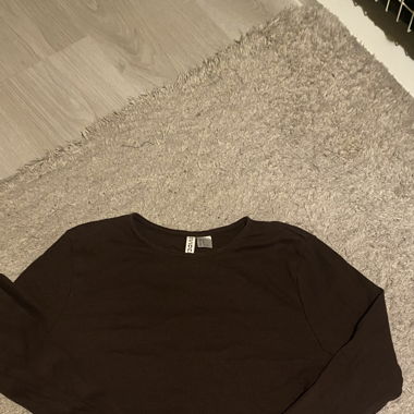 basic brown langärmliges crop top 