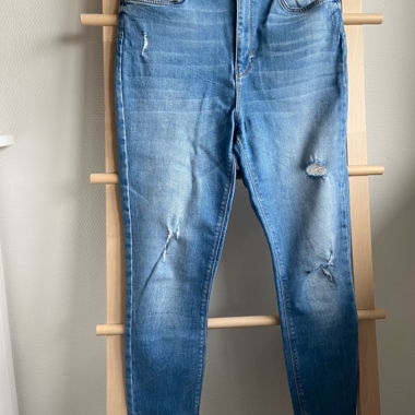 Destroyed Jeans