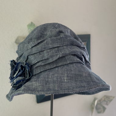 Damenhut mit Blumen Leinen