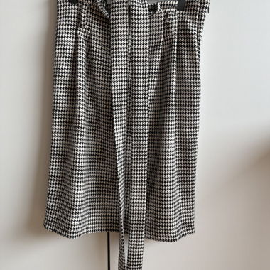 Jupe pied-de-poule avec ceinture à nouer
