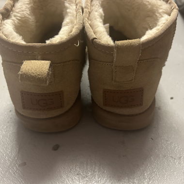 uggs beige
