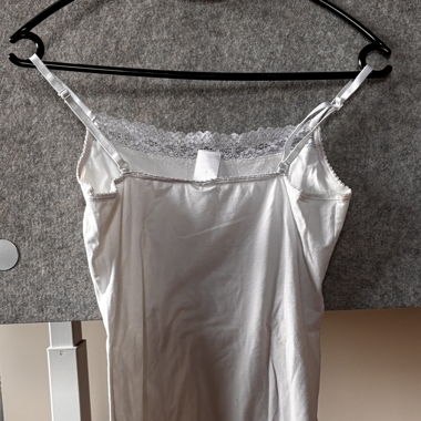 Unterhemd mit Spitze