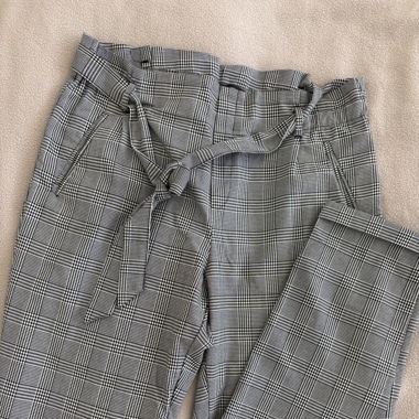 pantaloni grigi