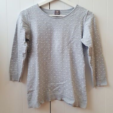 Pull gris à pois