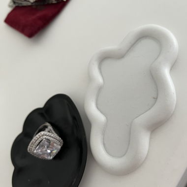 Coupelles à bijoux noires coquillage et nuage blanc