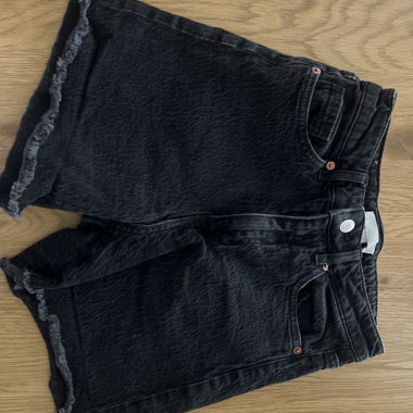 Short noir délavé 
