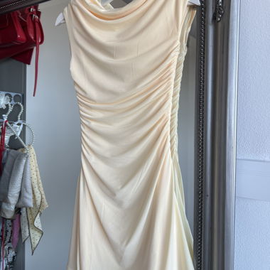 Robe courte jaune beurre de Meshki