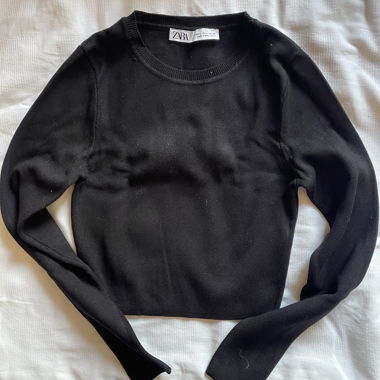 Schwarzes Crop-Top mit langen Ärmeln