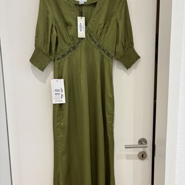 Kleid Never Fully Dressed ungetragen