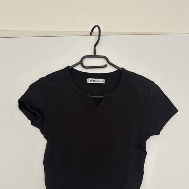 Black crop top