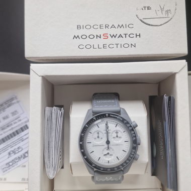 Orologio Swatch MoonSwatch grigio