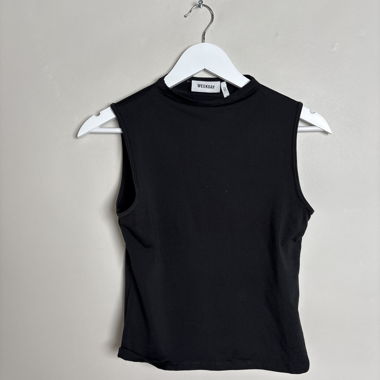 Schwarzes ärmelloses Top
