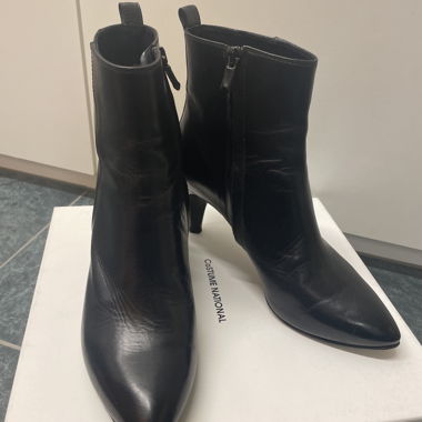 Bottines à talons noirs Costume National
