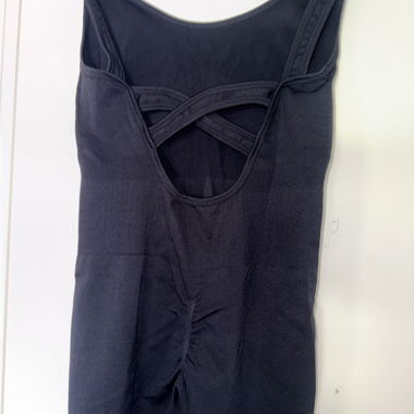 Schwarzer ärmelloser Jumpsuit