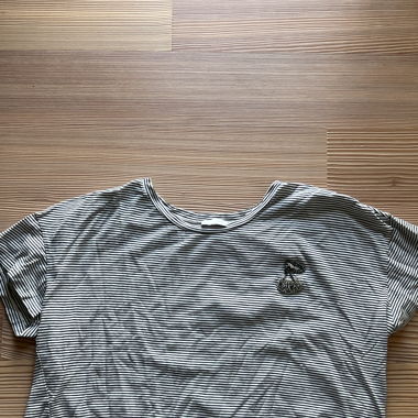 Gestreiftes cropped T-Shirt mit Kirsche