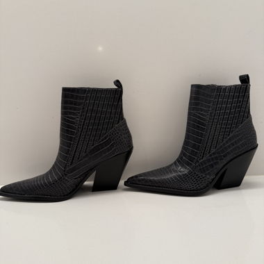 Stivali cowboy stampa coccodrillo Zara mai indossati