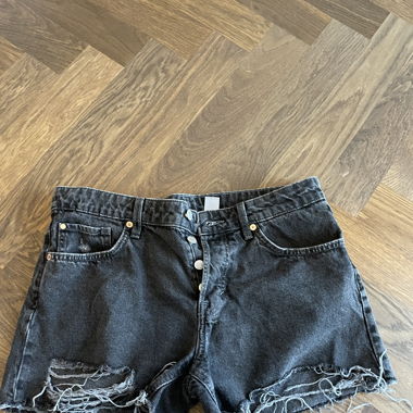 H&M 90'S BOYFRIEND SHORTS LOW WAIST