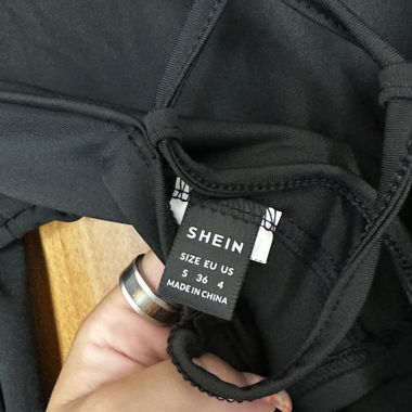 Schwarzes Crop-Top mit langen Ärmeln