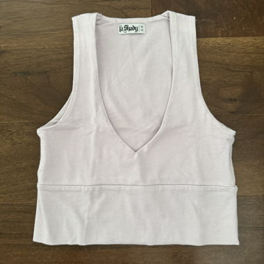 Lila Croptop mit V-Ausschnitt