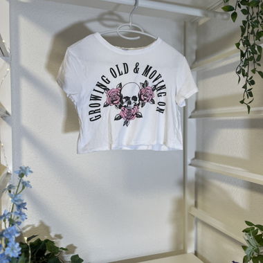 Luftiges Crop Top mit Totenkopf-Print – S