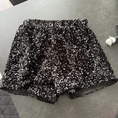 Short paillette noire