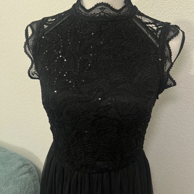 Abito Nero in Pizzo