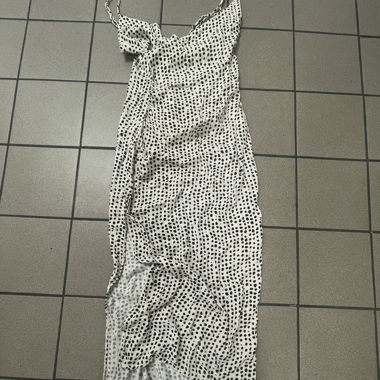 Robe à pois blanc-noir