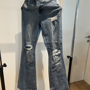 Jeans strappati Fashion Nova 3/28