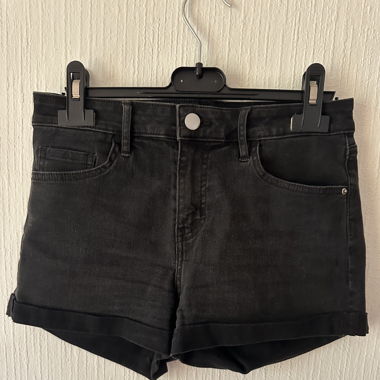 Schwarze Shorts (H&M)