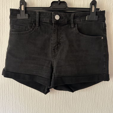 Schwarze Shorts (H&M)