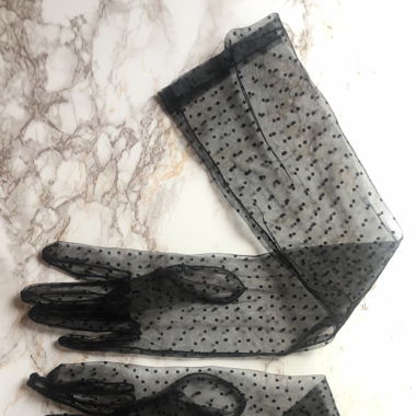 Transparente Handschuhe mit Punktmuster